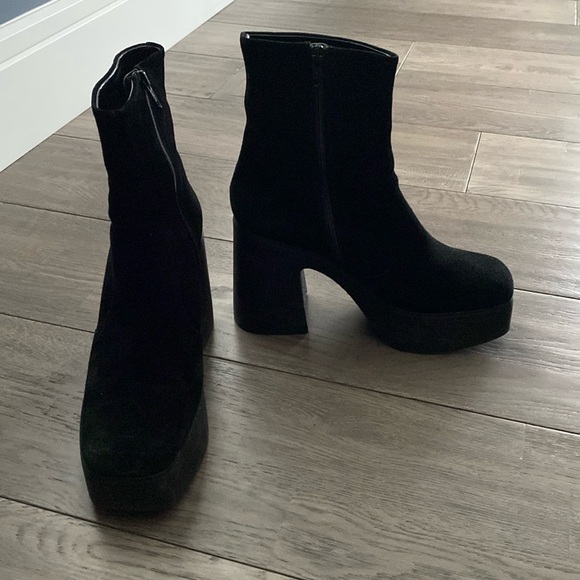 Black suede boots - Picture 1 of 5